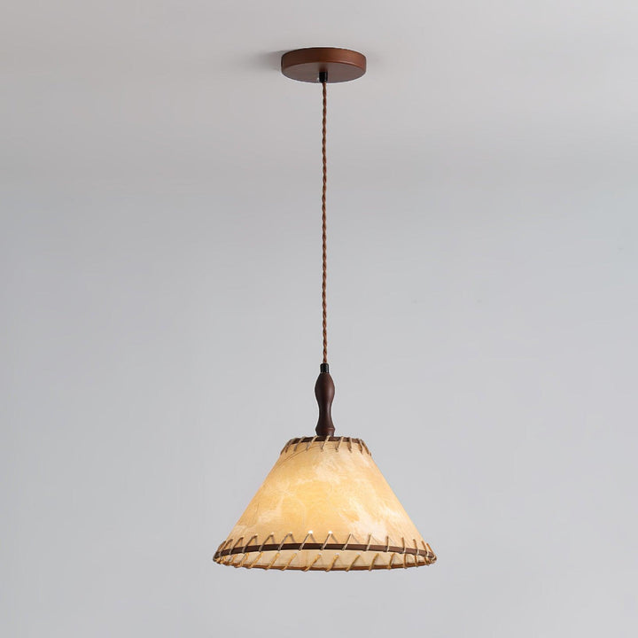 Lampa wisząca z ciepłym światłem