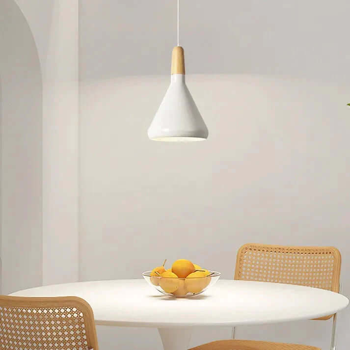Stożkowa lampa wisząca w stylu francuskim