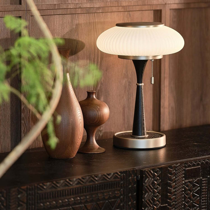 Lampa stołowa w aranżacji sypialni
