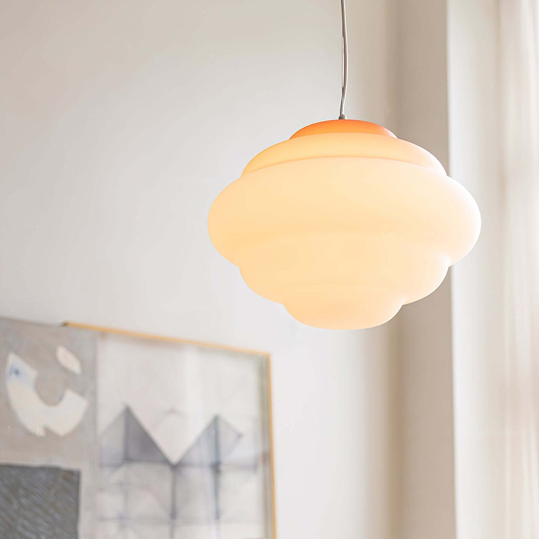 Lampa wisząca w kształcie chmury z efektem gradientu