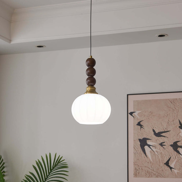 Elegancka szklana, drewniana i metalowa lampa wisząca