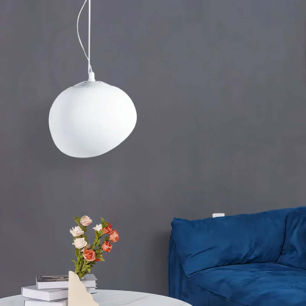 Biała Lampa Wisząca w Kształcie Kamyka
