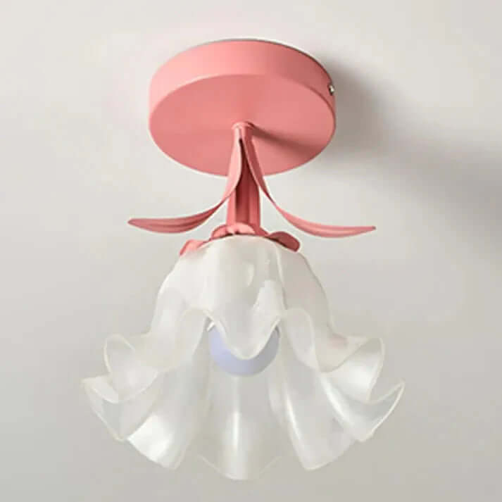 Prosta plafoniera Tiffany z mini-kwiatami