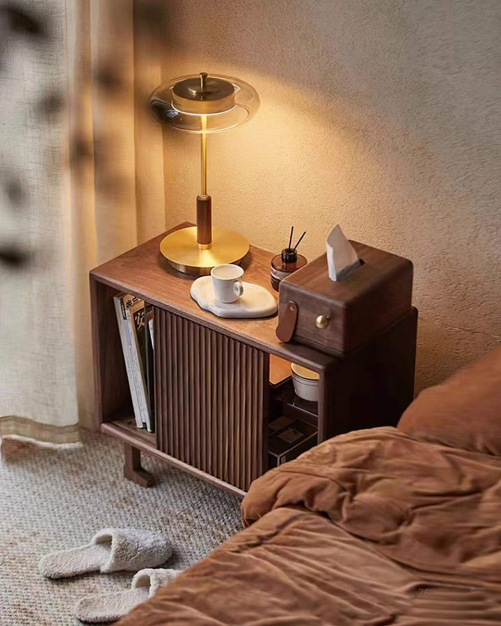 Nowoczesna lampa stołowa LED Ronaldo z włączonym światłem