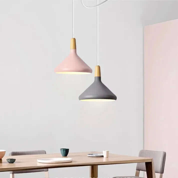 Stożkowa lampa wisząca w stylu francuskim