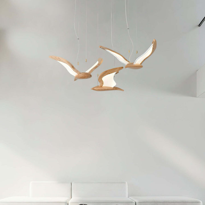 Duża lampa wisząca, centralny punkt wnętrza