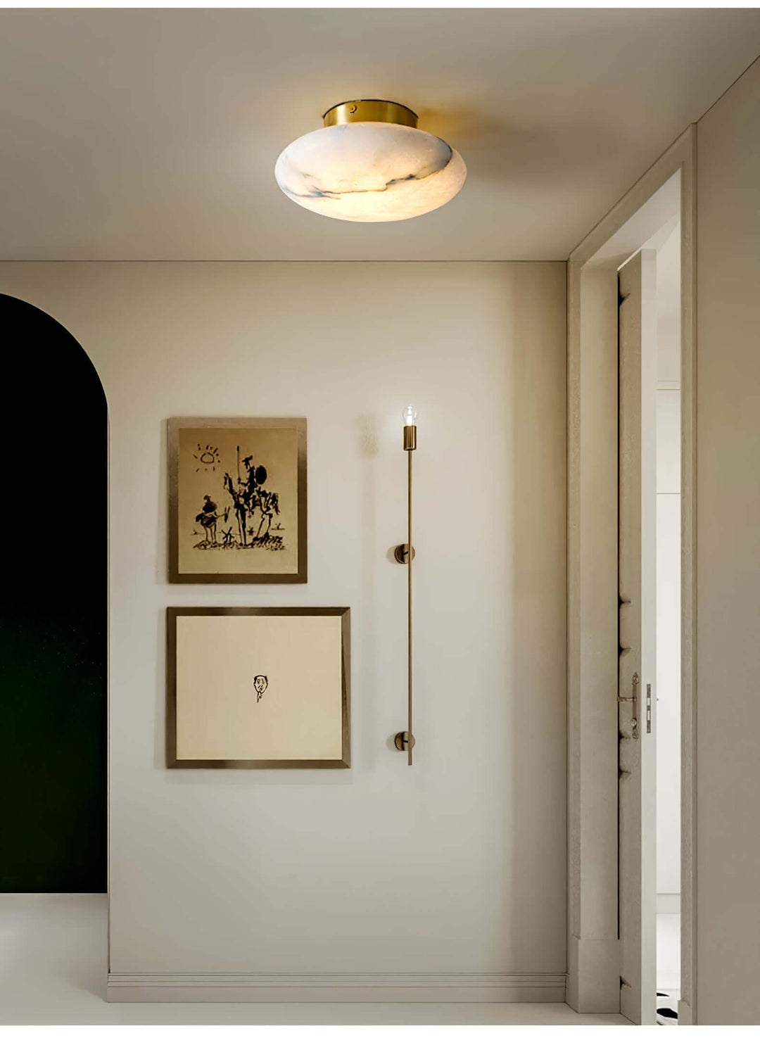 Owalna lampa sufitowa z alabastru i mosiądzu