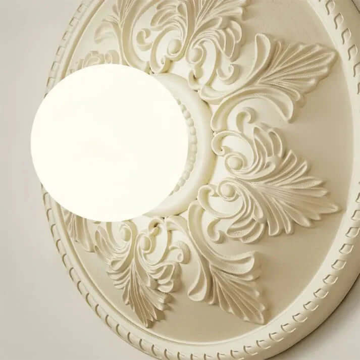 Nowoczesna lampa ścienna z żywicy w kolorze mlecznej kawy