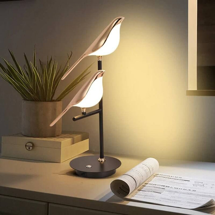 Nowoczesna lampa LED w kształcie ptaka na biurko