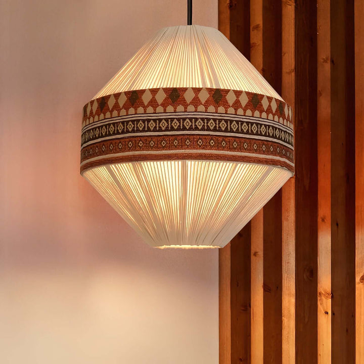 Wisząca lampa boho z frędzlami do wnętrz