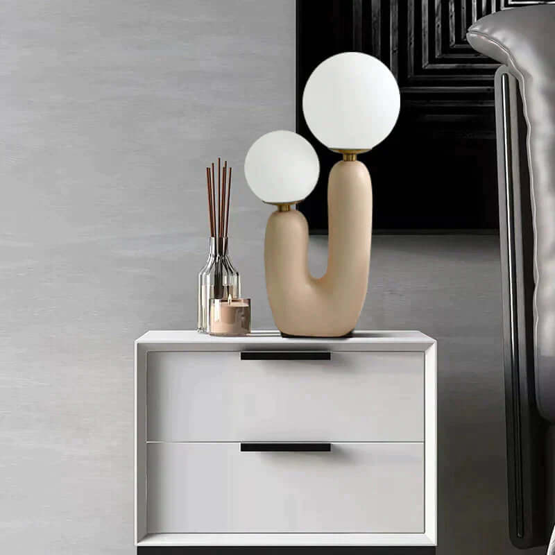 Lampa stołowa Kaktus w białym kolorze