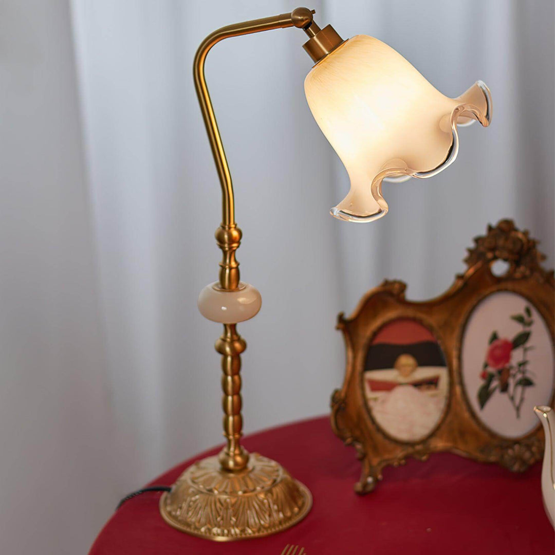 Mosiężna lampa stołowa w kształcie tulipana