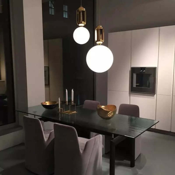 Lampa sufitowa kulista biała
