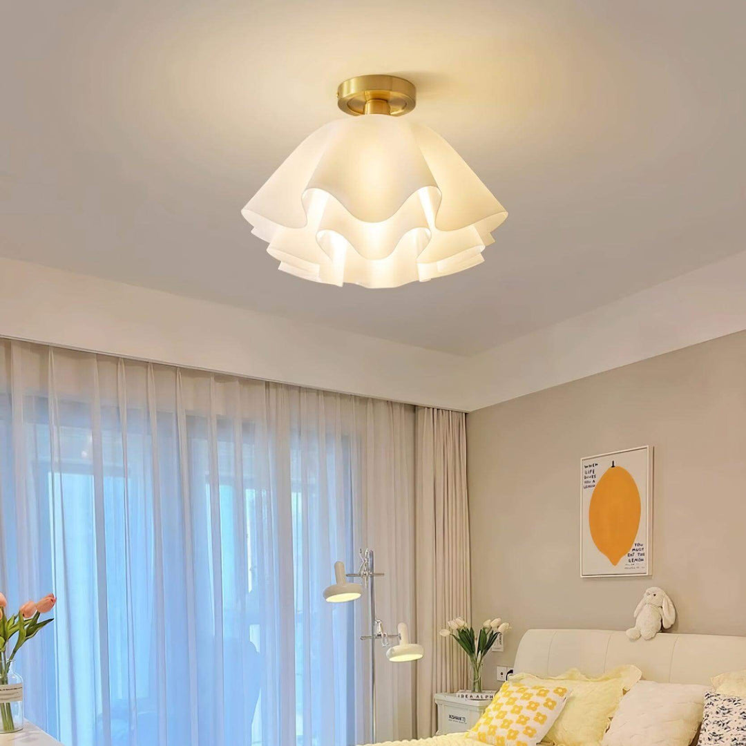 Designerska miedziana lampa sufitowa Gailon w nowoczesnym wnętrzu