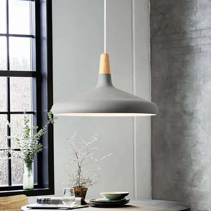 Stożkowa lampa wisząca w stylu francuskim