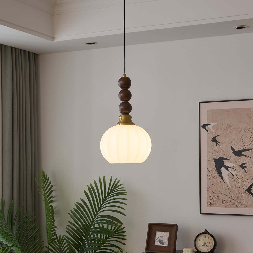 Elegancka szklana, drewniana i metalowa lampa wisząca