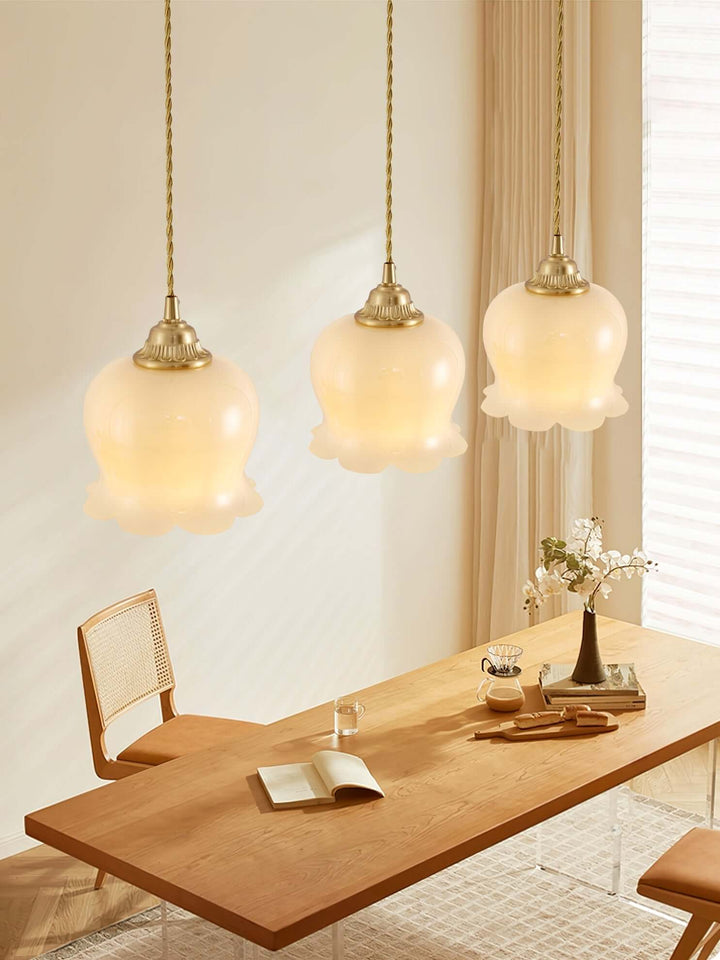 Wisząca lampa Konwalia oświetlająca stół