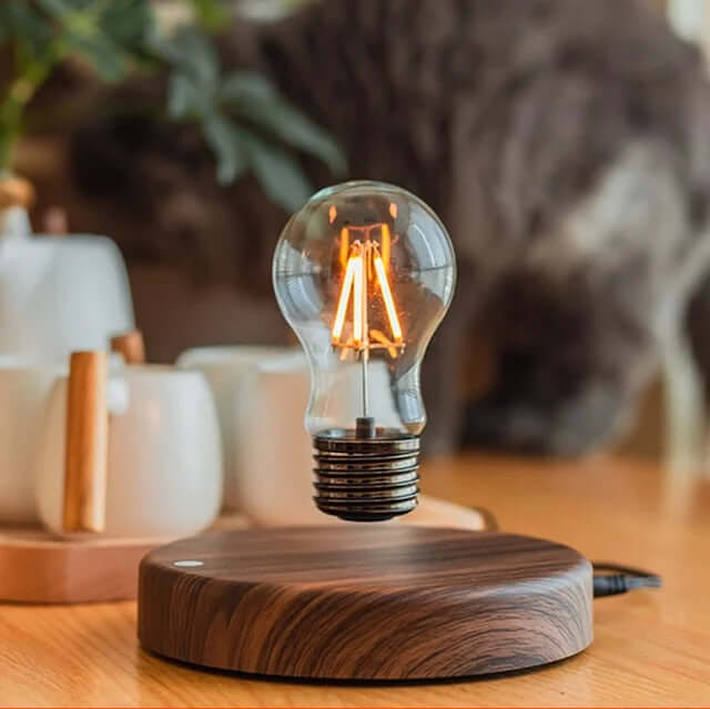 Lampa stołowa z lewitującą żarówką – Nowoczesny design, drewniana podstawa