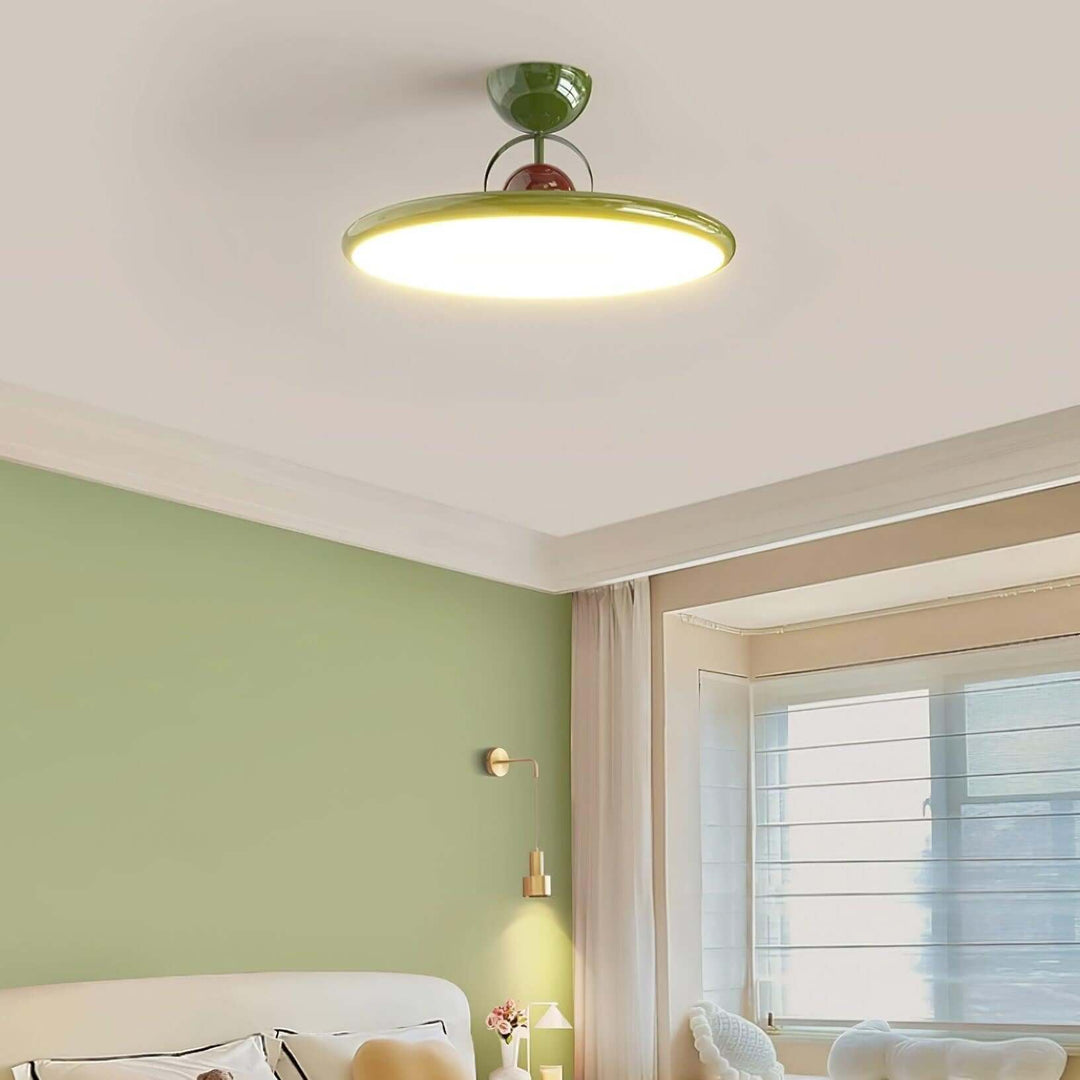 Nowoczesna lampa sufitowa LED zielona z bliska