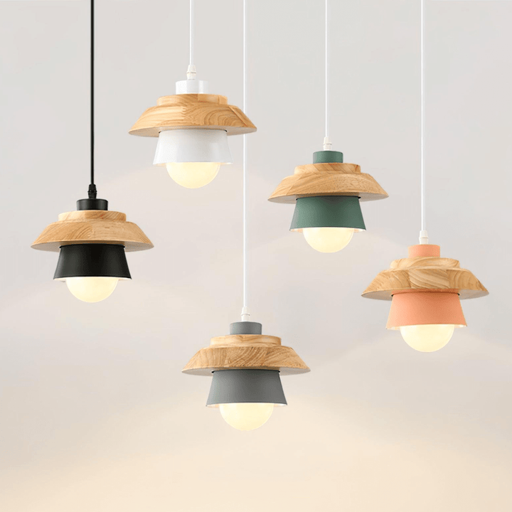 Drewniana lampa wisząca w stylu industrialnym z elementami kamienia