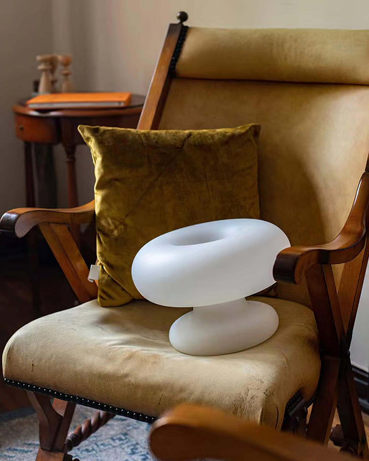 Biała lampa stołowa Donut