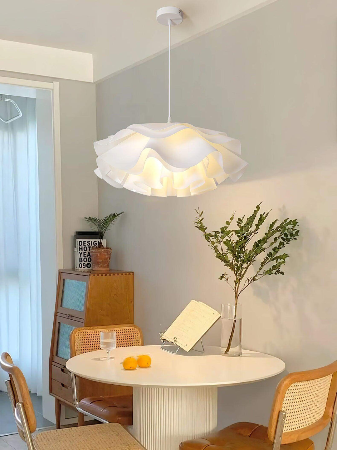 Lampa wisząca kwiatowa, biała, efekt światła