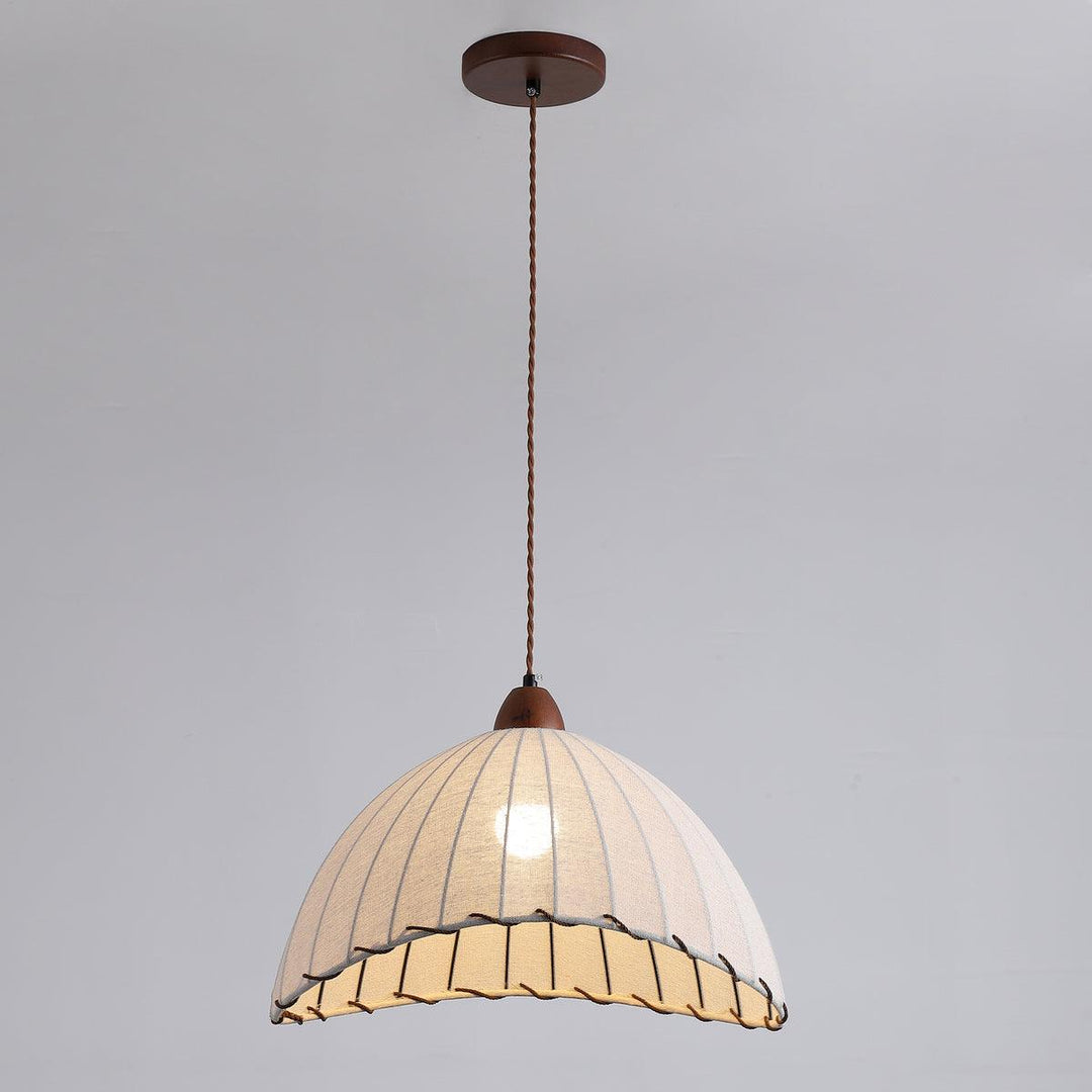 Elegancka lampa wisząca z drewna i tkaniny - designerskie oświetlenie
