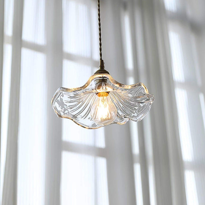 Kwiatowa szklana lampa wisząca z różowym kloszem