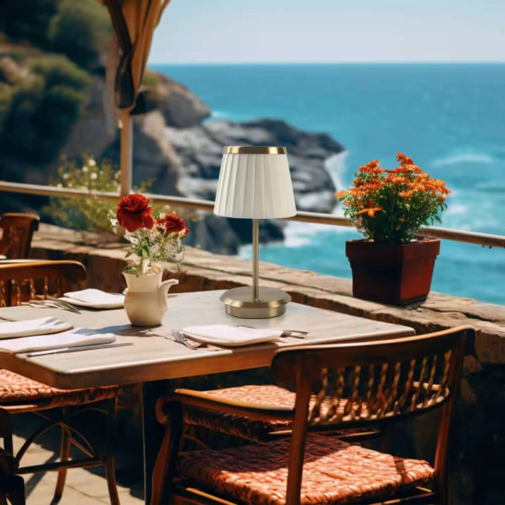 Klasyczna, elegancka lampa stołowa