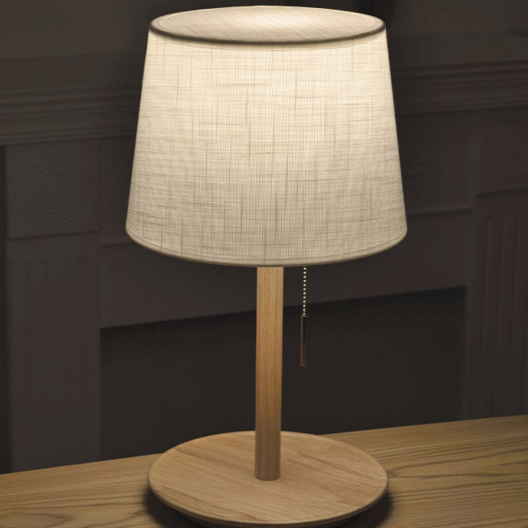 Delikatna Poświata - Nordycka Lampa Orzechowa z Luksusowymi Akcentami z Tkaniny
