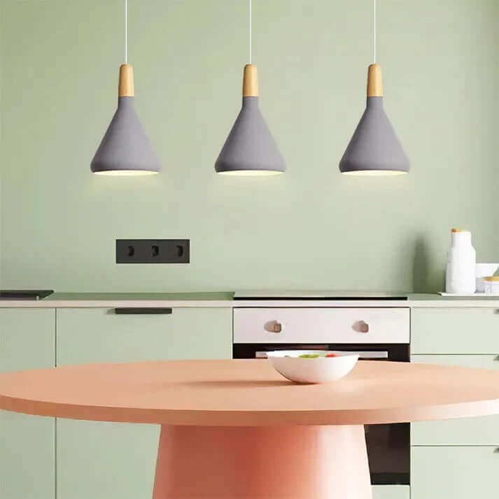 Stożkowa lampa wisząca w stylu francuskim