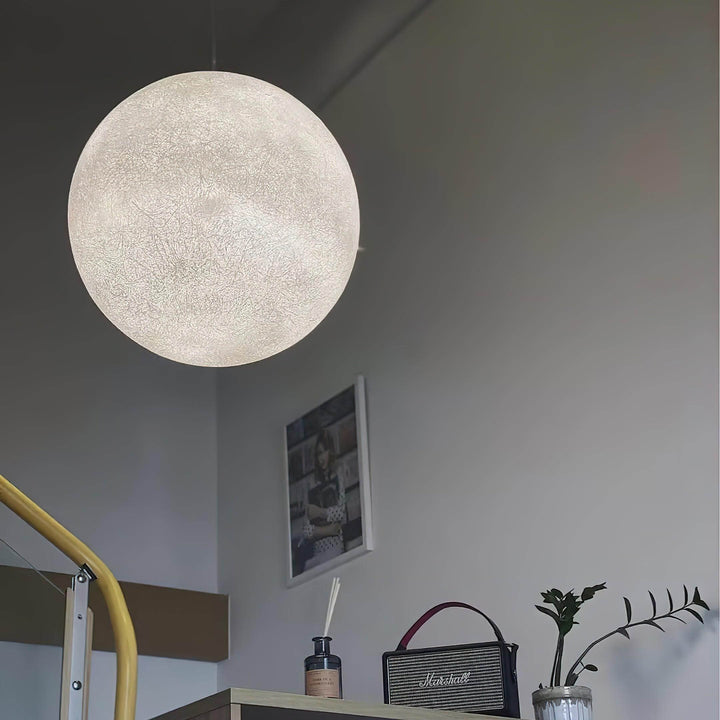 Lampa wisząca w kształcie księżyca