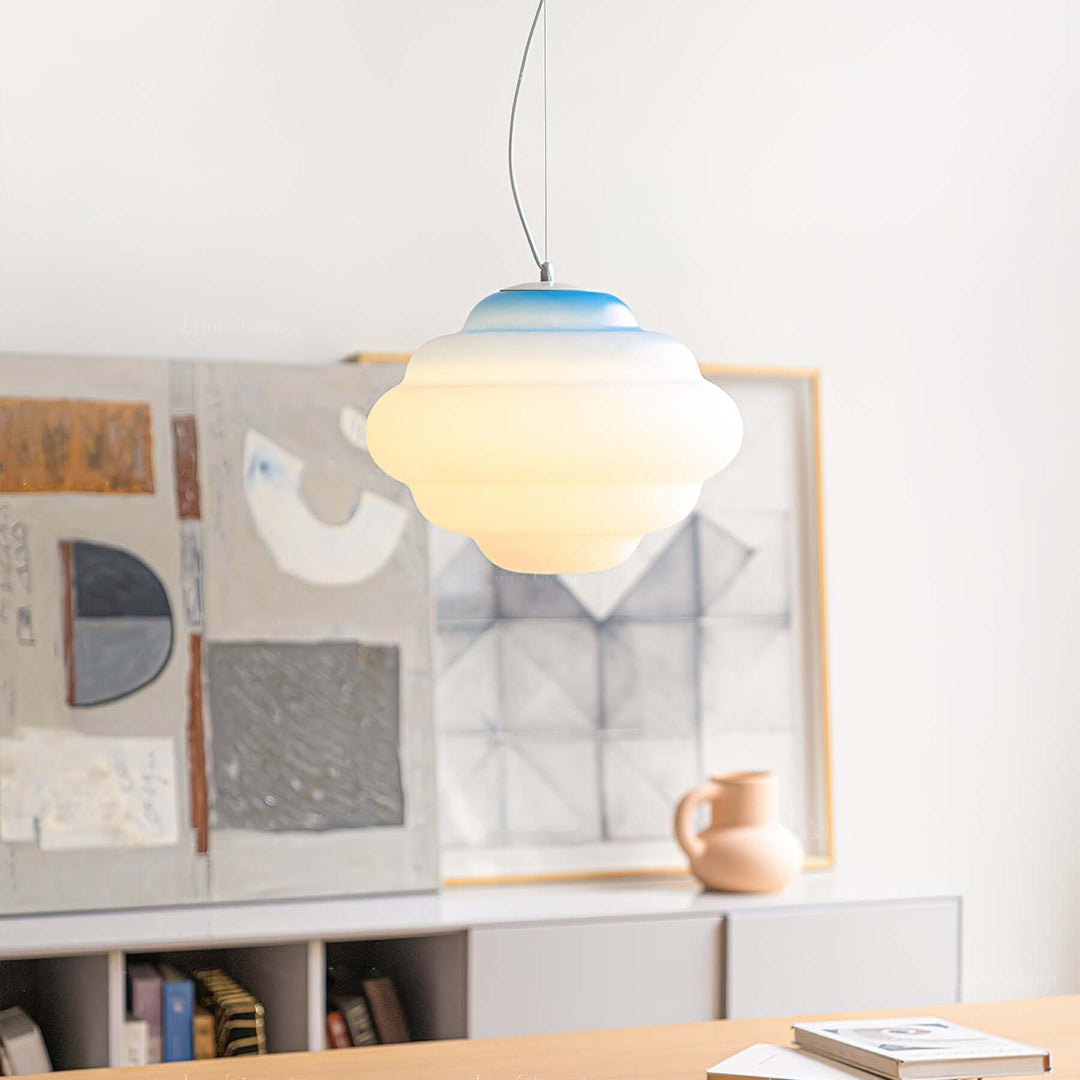 Lampa wisząca w kształcie chmury z efektem gradientu
