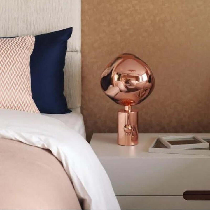 Lampa stołowa Melt jako stylowy element wystroju wnętrza