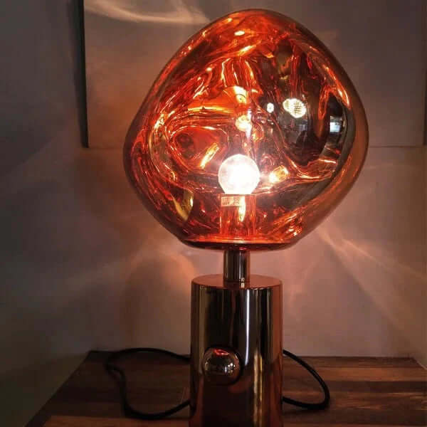 Nowoczesne wzornictwo lampy stołowej Melt