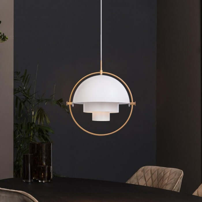 Czarna lampa wisząca w skandynawskim stylu