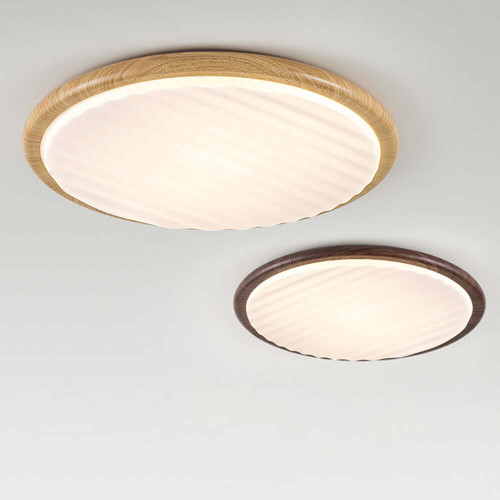 Lampa sufitowa LED z giętego drewna, widok z boku