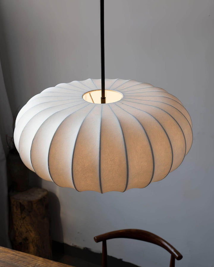 Detale minimalistycznej lampy wiszącej