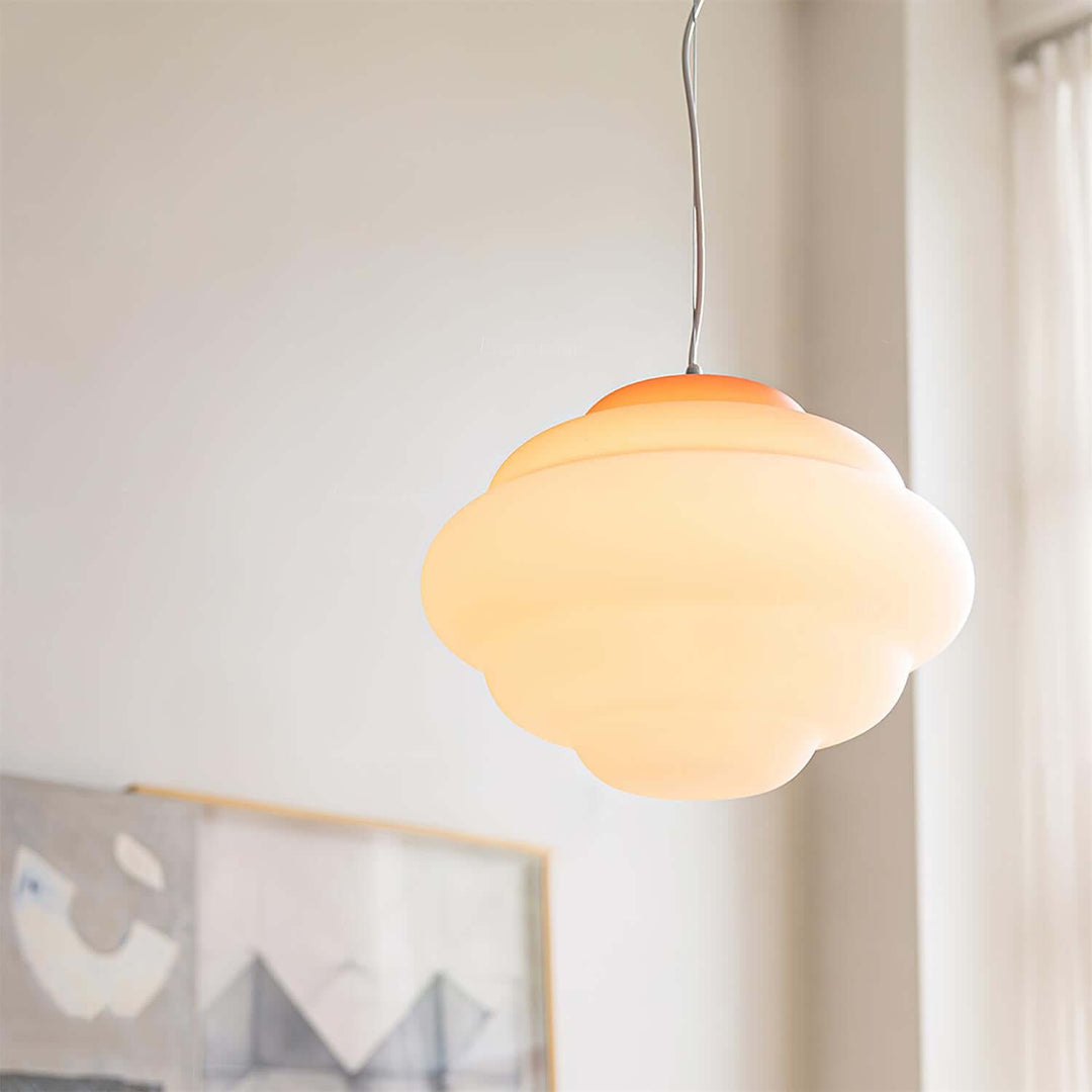 Lampa wisząca w kształcie chmury z efektem gradientu