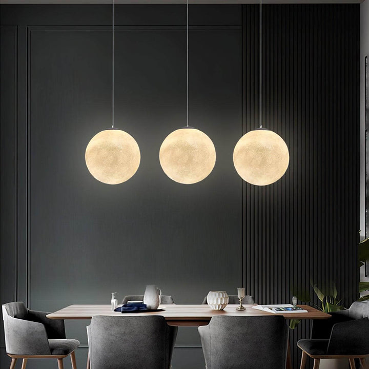 Lampa wisząca w kształcie księżyca