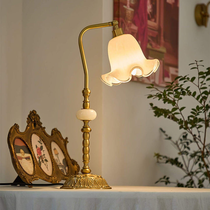 Mosiężna lampa stołowa w kształcie tulipana