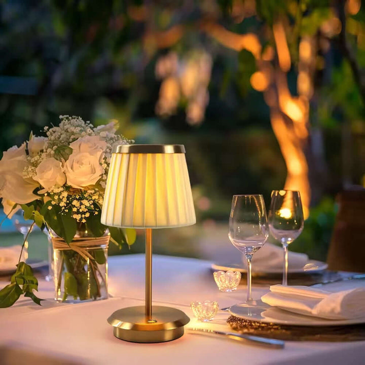 Klasyczna, elegancka lampa stołowa