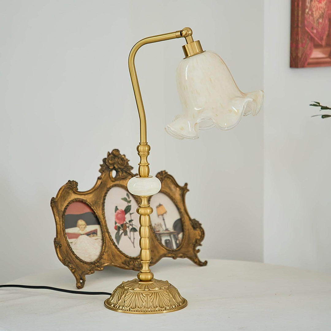 Mosiężna lampa stołowa w kształcie tulipana