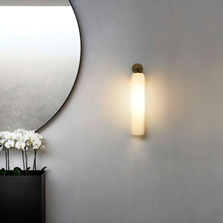 Nowoczesna szklana lampa ścienna Art Deco zamontowana na ścianie