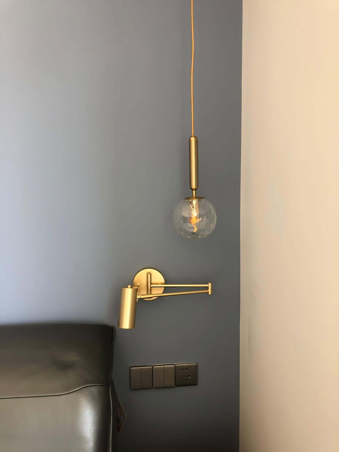 Lampa ścienna z ruchomym ramieniem