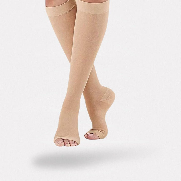 Ciemnobeżowe krótkie skarpety kompresyjne, zapewniające codzienne wsparcie i wsparcie sportowe, elegancki design, oddychający materiał, rozmiar S-XXL.