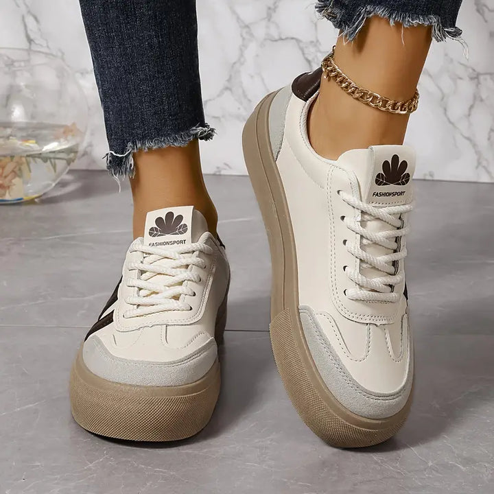 Nowoczesne, eleganckie i wygodne damskie sneakersy Lourdes z antypoślizgową podeszwą, idealne do miejskich stylizacji i codziennego komfortu.