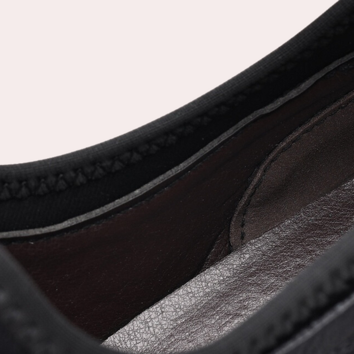 Eleganckie, lekkie i wszechstronne czarne sneakersy męskie o ponadczasowym designie, pasujące do każdego stylu.