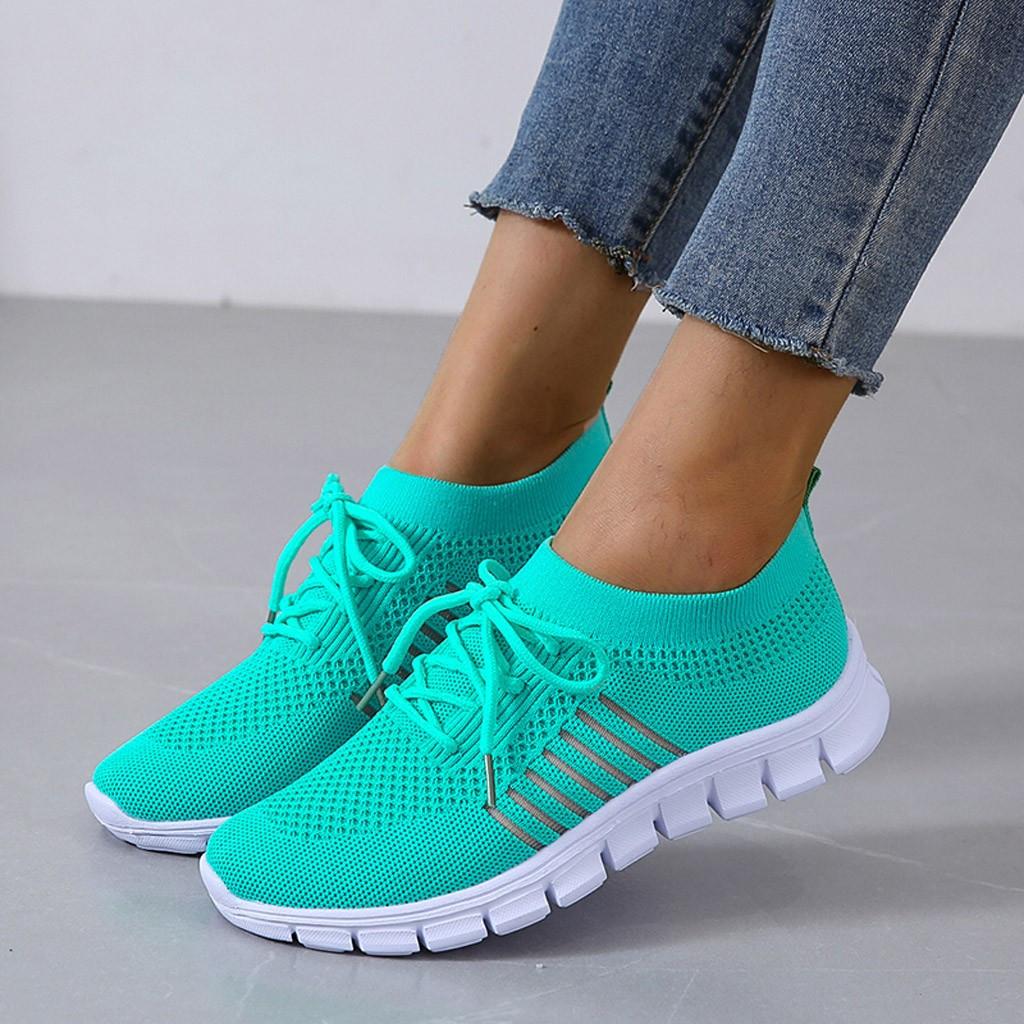 Damskie buty ortopedyczne, nowoczesny design, oddychający szary materiał, wkładka ortopedyczna dla optymalnego komfortu i wsparcia.