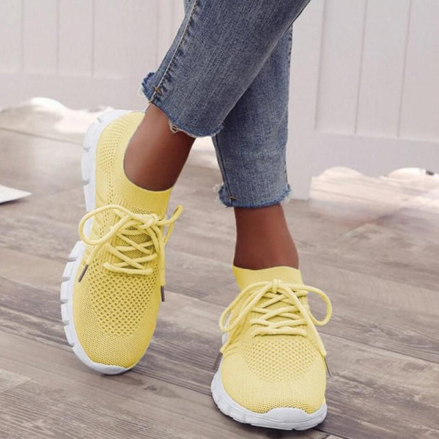 Damskie buty ortopedyczne, nowoczesny design, oddychający szary materiał, wkładka ortopedyczna dla optymalnego komfortu i wsparcia.